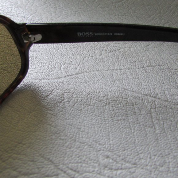 HUGO BOSS Tortoiseshell Sunglasses - Picture 6 of 7